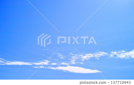 藍色的天空和雲圖像 藍色的天空和雲圖像 137718943