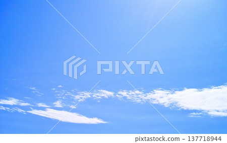 藍色的天空和雲圖像 藍色的天空和雲圖像 137718944