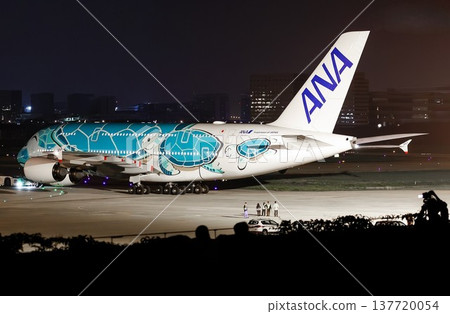 全日空B380客機準備起飛 全日空B380客機準備起飛 137720054