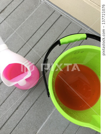 cleaning up, cleanup, bucket 137721076