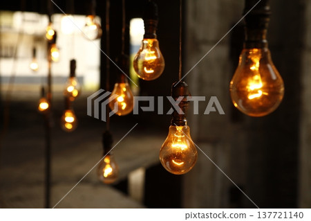 Old model Glow bulbs hanging in the dark at night Old model Glow bulbs hanging in the dark at night 137721140