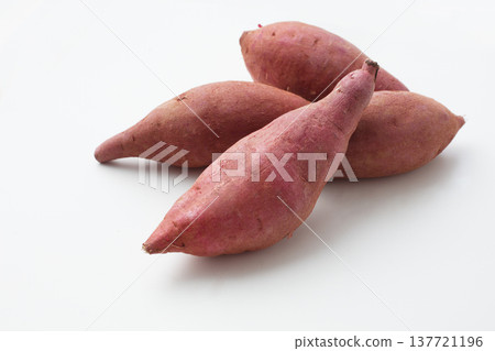 Sweet potato, studio photography 137721196