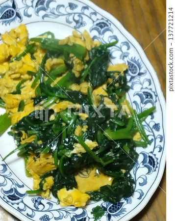 Home-style cooking: Stir-fried spinach and eggs for dinner Home-style cooking: Stir-fried spinach and eggs for dinner 137721214