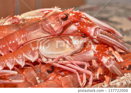 Detail of fresh langoustines with their claws and antennae, prepared for a high-quality seafood recipe 137722008