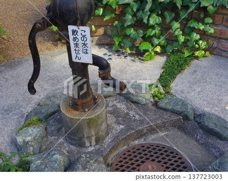 An old-looking well pump An old-looking well pump 137723003