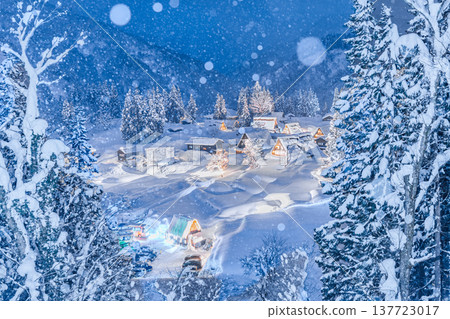 Snow-covered winter in Gokayama: The Ainokura Gassho-zukuri village illuminated by lights. 137723017