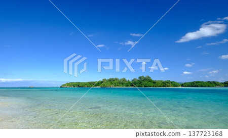 The blue sea and wave scenery of Kabila Bay The blue sea and wave scenery of Kabila Bay 137723168