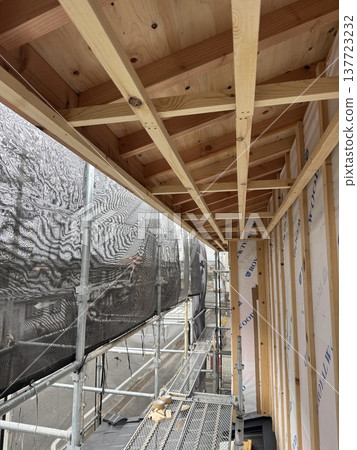 新建築施工期間屋簷的施工狀態 新建築施工期間屋簷的施工狀態 137723232