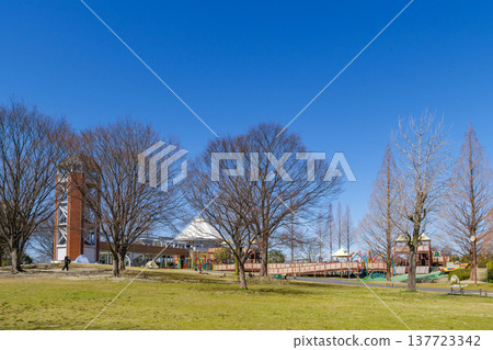 Todagawa Green (Minato Ward, Nagoya City) with its beautiful blue sky. Todagawa Green (Minato Ward, Nagoya City) with its beautiful blue sky. 137723342