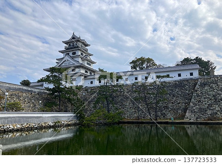 Imabari Castle keep as seen across the moat and stone walls (Imabari City, Ehime Prefecture) Imabari Castle keep as seen across the moat and stone walls (Imabari City, Ehime Prefecture) 137723533