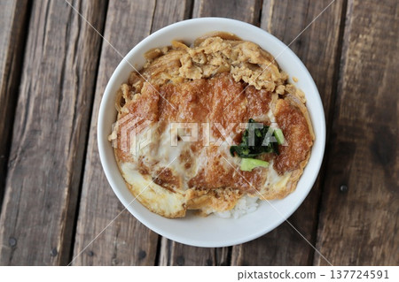 豬排飯配半熟蛋 137724591