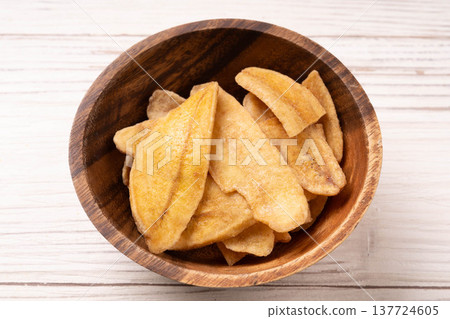Thick-cut banana chips Thick-cut banana chips 137724605