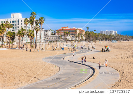 Santa Monica Beach, Los Angeles Santa Monica Beach, Los Angeles 137725537