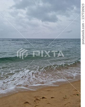It is a seascape full of dark clouds. 137726923