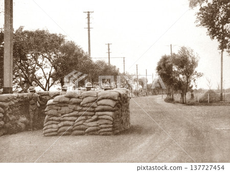 1937年的老照片：抗日戰爭期間上海一條軍用道路的防禦戰 137727454