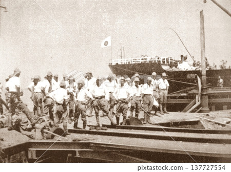 Old photo of the Japanese Army landing in Shanghai during the Sino-Japanese War in 1937 Old photo of the Japanese Army landing in Shanghai during the Sino-Japanese War in 1937 137727554