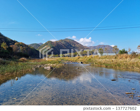 This is the autumn riverside scenery of Mungyeong, Gyeongsangbuk-do. This is the autumn riverside scenery of Mungyeong, Gyeongsangbuk-do. 137727602
