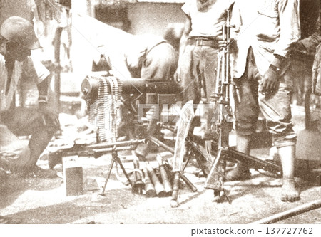 Old photo: Shanghai during the Sino-Japanese War in 1937. A machine gun seized by the Japanese Army. 137727762