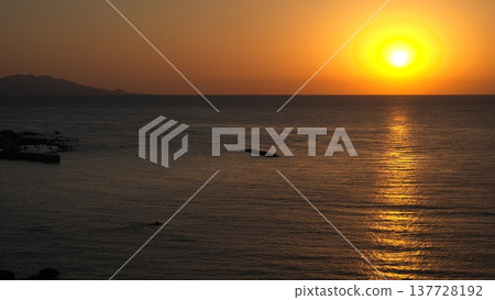 從海上日出 137728192