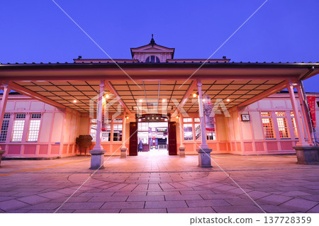 日光市：JR日光站，一座明治時代的建築。 137728359