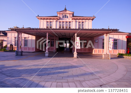 日光市:JR日光站,一座明治時代的建築。 日光市:JR日光站,一座明治時代的建築。 137728431