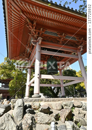 海市吉木寺的寺廟鐘 海市吉木寺的寺廟鐘 137728932