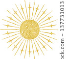 外觀古樸、形狀像太陽的光環，閃閃發光。 137731013