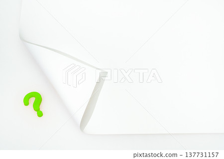 翻過一頁,出現一個綠色的問號。 翻過一頁,出現一個綠色的問號。 137731157
