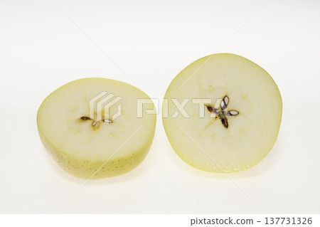 Yellow apples, "Kimito," from Aomori Prefecture. 137731326