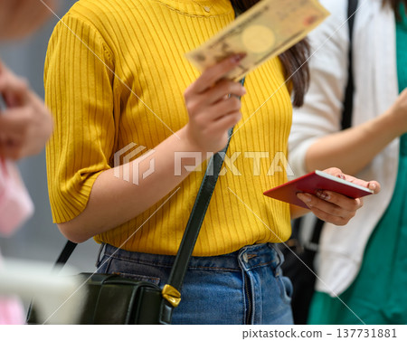 在機場準備付款 ■拍攝協助：關西國際機場 (KIX) 137731881