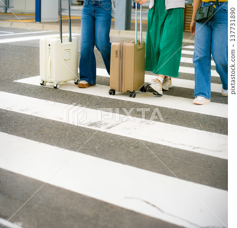 People walking with their luggage at the airport. ■Filming assistance provided by: Kansai International Airport (KIX) People walking with their luggage at the airport. ■Filming assistance provided by: Kansai International Airport (KIX) 137731890