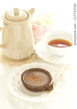 巧克力塔和茶 137732500
