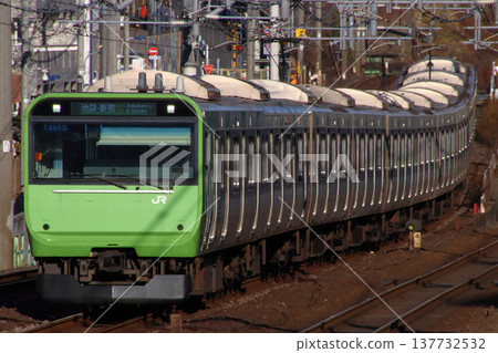 [JY] Yamanote Line E235 series train: 103 series style wrapped train (100th anniversary of loop line operation) 137732532