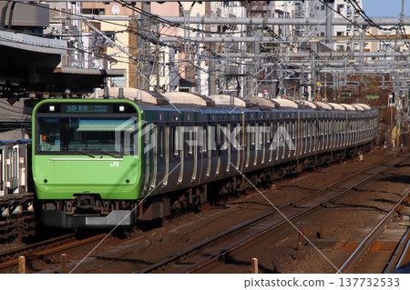 [JY] Yamanote Line E235 series train: 103 series style wrapped train (100th anniversary of loop line operation) 137732533