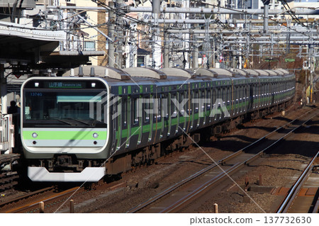 【JY】山手線E235系列車：205系列風格車身彩繪列車（環線營運100週年紀念） 137732630