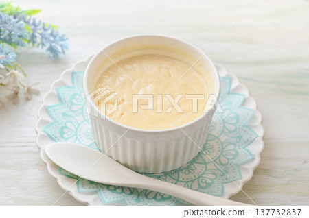 Homemade yogurt cheesecake 137732837