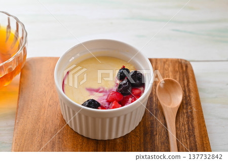 Yogurt cheesecake topped with berries Yogurt cheesecake topped with berries 137732842