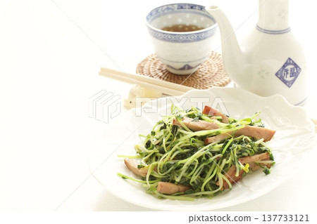 Stir-fried pea shoots with bacon and Chinese tea Stir-fried pea shoots with bacon and Chinese tea 137733121