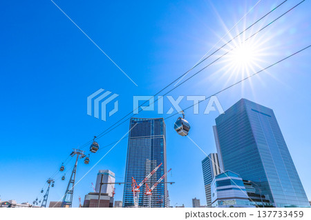 日本橫濱城市景觀，3月。櫻木町站前…可遠眺橫濱市政廳和索道。新時代的曙光 = 3月15日 137733459