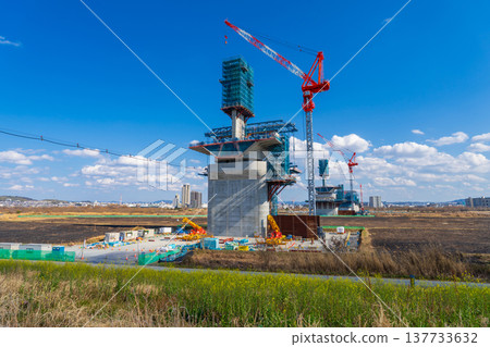 Osaka Prefecture, Shin-Meishin Expressway, Cable-stayed bridge tower construction on the right bank of the Yodo River, February 2026 137733632