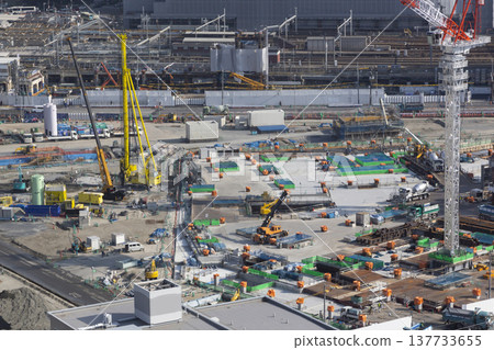 都市改造中大型挖掘及地基工程現場精準施工管理的畫面。 都市改造中大型挖掘及地基工程現場精準施工管理的畫面。 137733655