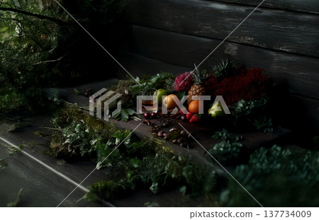 Whiskey and various flavors: herbs, whiskey, fruit, spices, taste, aroma, flavor. Whiskey and various flavors: herbs, whiskey, fruit, spices, taste, aroma, flavor. 137734009