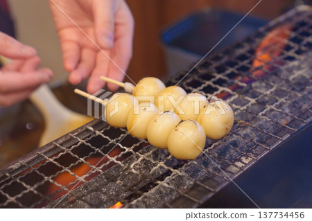 Skewered dumplings being grilled in front of the store 137734456