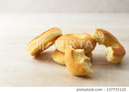 Hot biscuits (image) Hot biscuits (image) 137735120