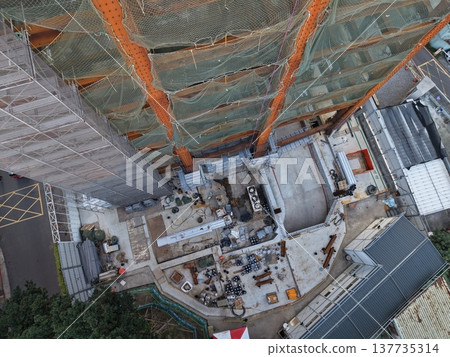 Construction 137735314