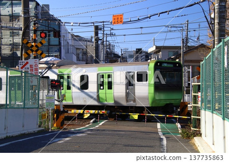 山手線上唯一的平交道：第二中里平交道（東京都北區） 137735863