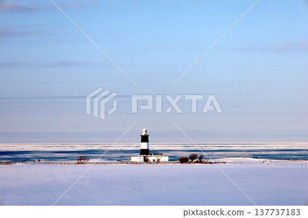 二月，北海道寒冬，網走市，能登呂岬燈塔，觀賞浮冰和日落，能登呂，阿伊努 137737183