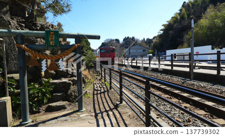 春日天晴海岸:義經神社與冰見線 春日天晴海岸:義經神社與冰見線 137739302