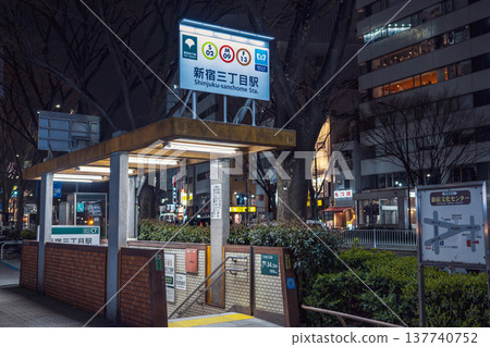 新宿三丁目站夜景 新宿三丁目站夜景 137740752