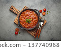 Baked beans stew tomato sauce parsley skillet bowl vegetarian British side dish 137740968